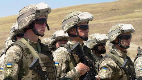 The Ukrainian military takes a test for the level of English proficiency