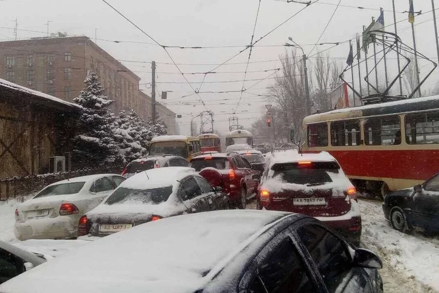 Traffic Jams Formed on Several Avenues in Kyiv