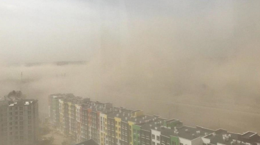 A Dust Storm From Russia Covered the Left Bank of Ukraine