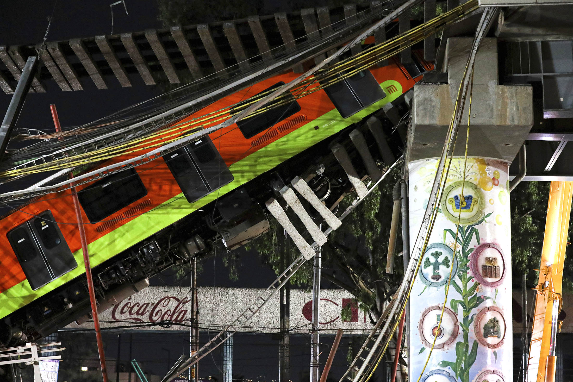 Metro Crash in Mexico Killed 26 People by Construction Defects