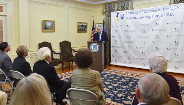 Marinovic meets the Ukrainian community in the United States