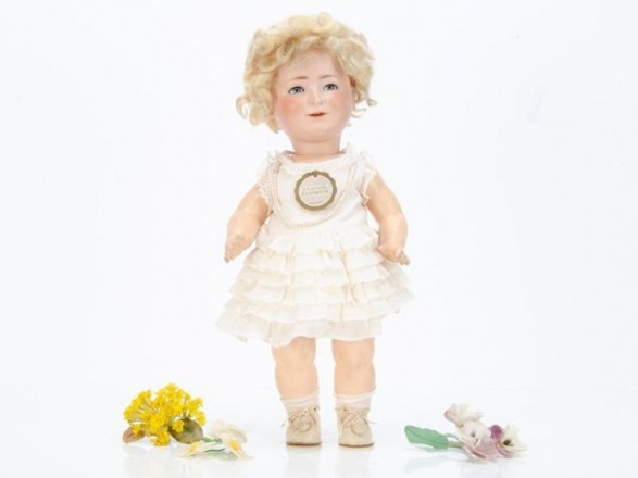 Too chubby ”: a doll depicting Queen Elizabeth as a child will be sold at auction