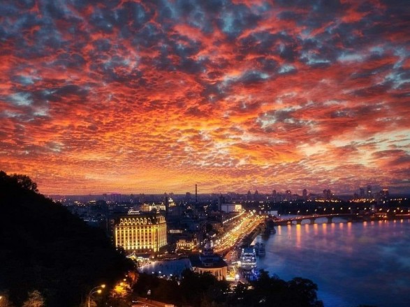 Bloody sunset: Kyivans share bright photos