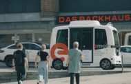 An unmanned bus began plying on the roads of France