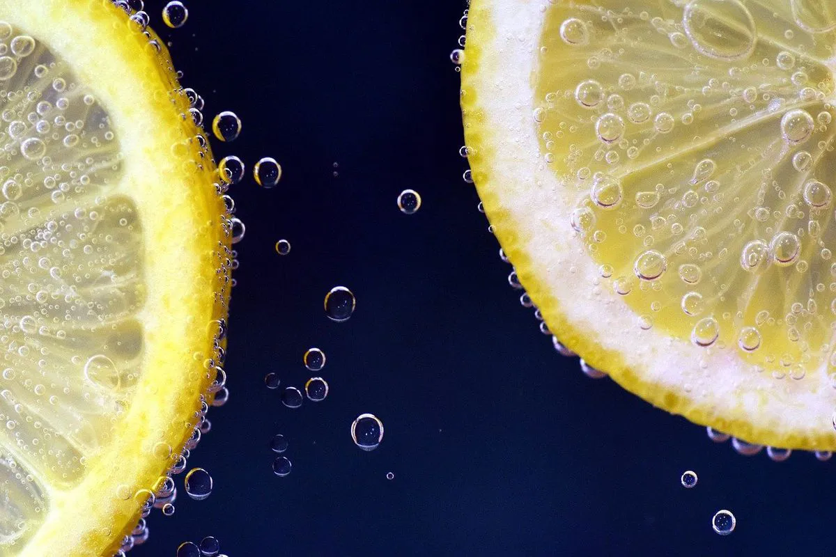 Why throw a slice of lemon in the water in which vegetables are boiled for salad