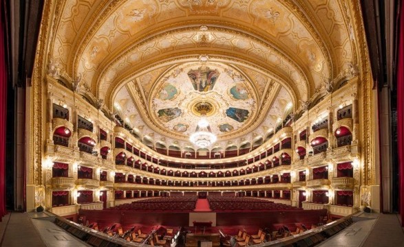 Due to the Omicron strain, the Vienna Opera canceled performances