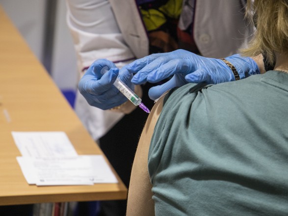 More than 130,000 people have been vaccinated with the COVID-19 booster in Ukraine