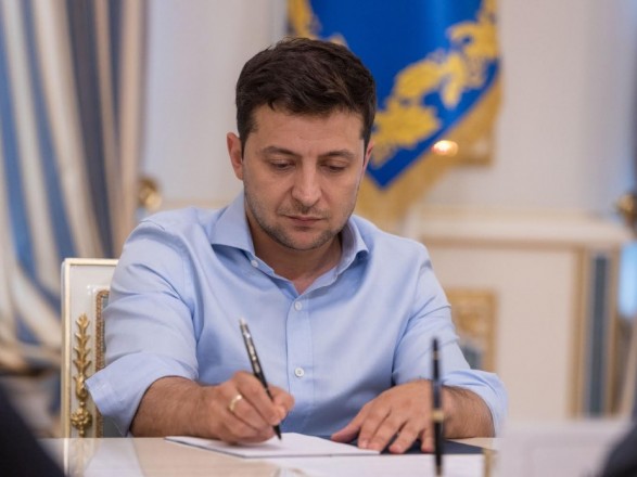 Zelensky signed laws to increase penalties for treason and looting