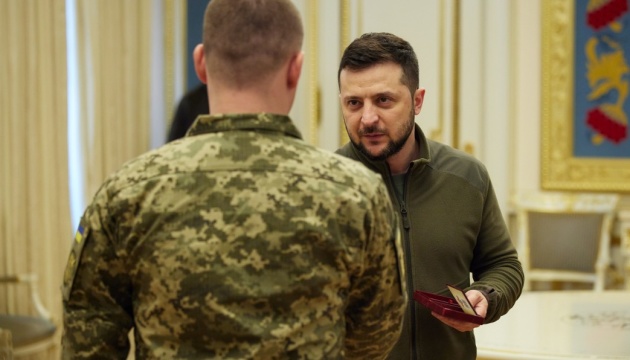 Zelensky presents state awards to SBU employees