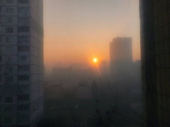 Smog appeared in Kyiv and suburbs due to weather and numerous fires: people were urged not to burn garbage