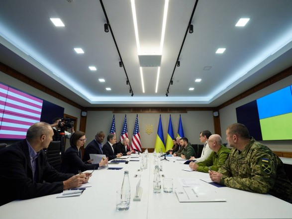 Zelensky met with US Secretary of State and Pentagon chief to discuss Ukraine's financial and defense support