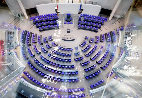 The Bundestag voted to supply heavy weapons to Ukraine