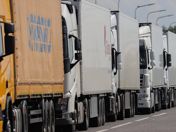 The occupiers are transporting Ukrainian cars and grain to Crimea by truck