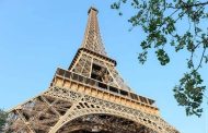 The Eiffel Tower is covered with rust and needs repair - mass media