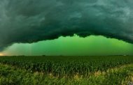 In the USA, the storm painted the sky green