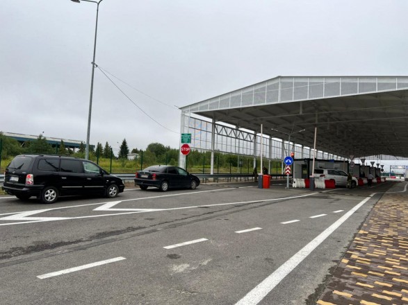 The movement of passenger cars through the checkpoint 