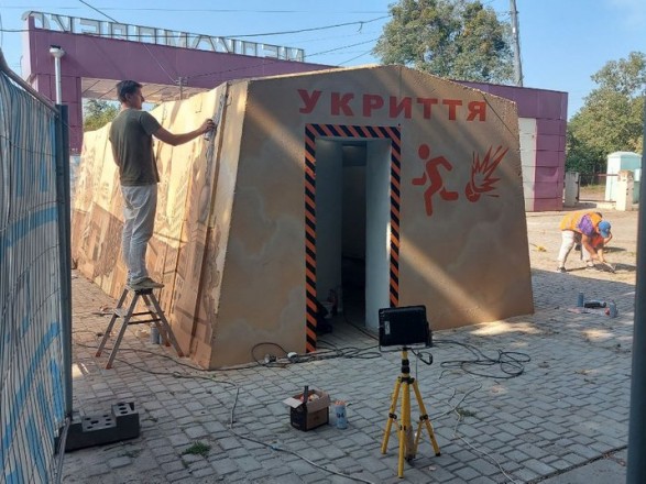 The first shelter stop was installed in Kharkiv