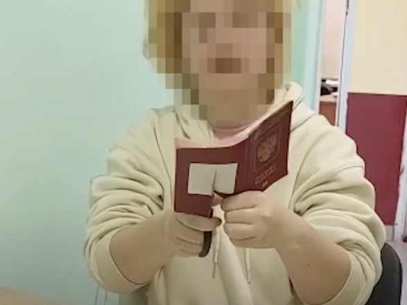 A young Crimean woman tore up her Russian passport at the border