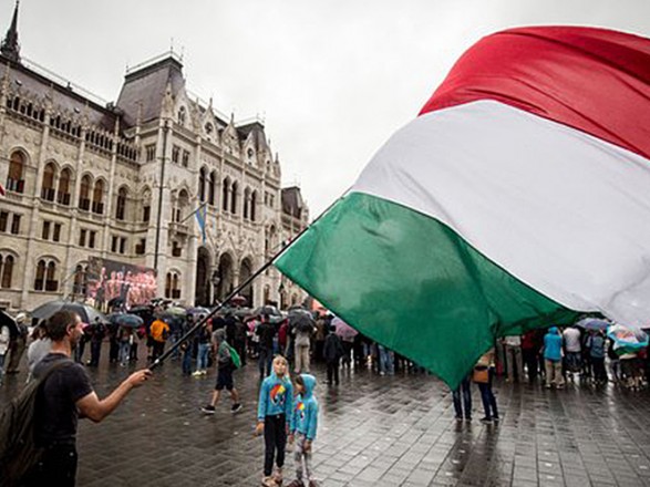 More than 80% of Hungarians do not support the closing of entry into the EU to Russians and the provision of arms to Ukraine