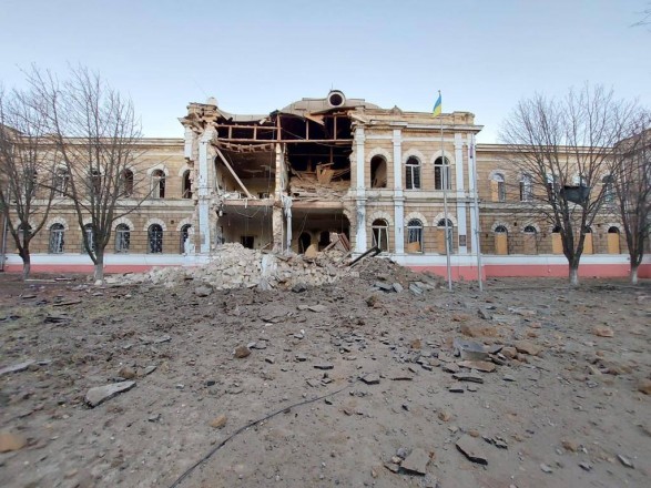 Rocket attack on Mykolaiv: the OP showed damaged college and gymnasium