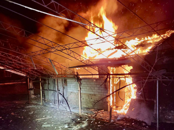 Damaged houses and power lines: the occupiers shelled Nikopol at night