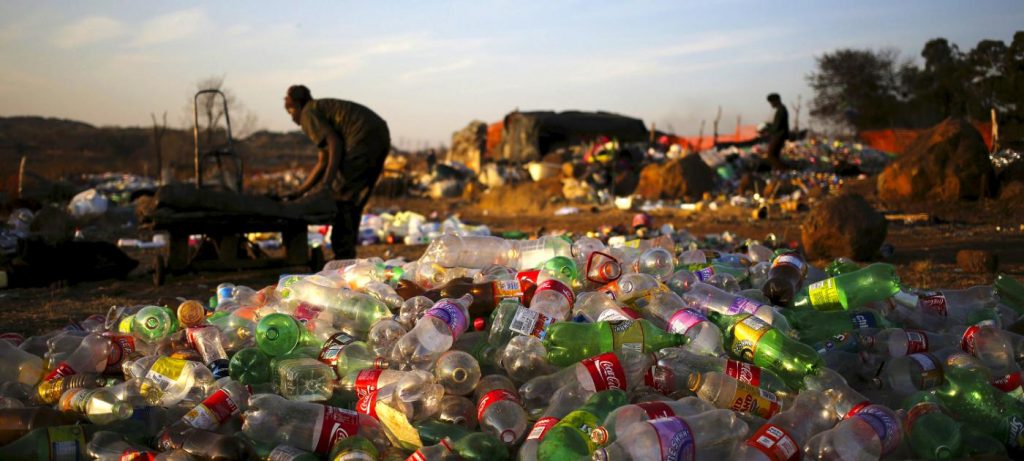 من القمامة إلى الكنز يقوم النيجيريون بتحويل النفايات إلى ثروة