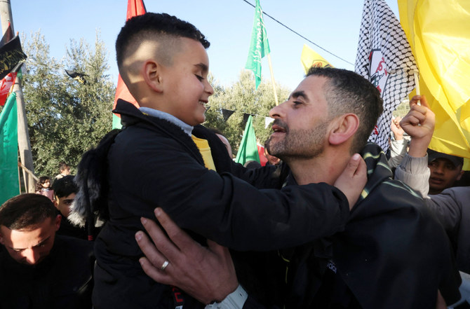إطلاق سراح هشام أبو هواش يسلط الضوء على محنة الأسرى الفلسطينيين