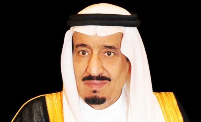 العاهل السعودي يوجه بمد التأشيرات للأوكرانيين في المملكة