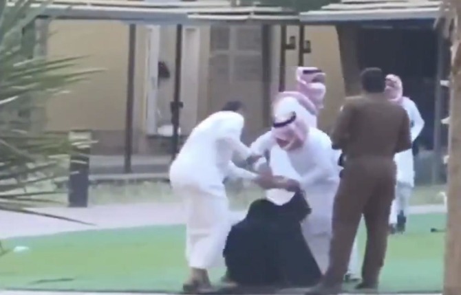 السعودية تفتح تحقيقًا بشأن تصوير قوات الأمن لضرب النساء
